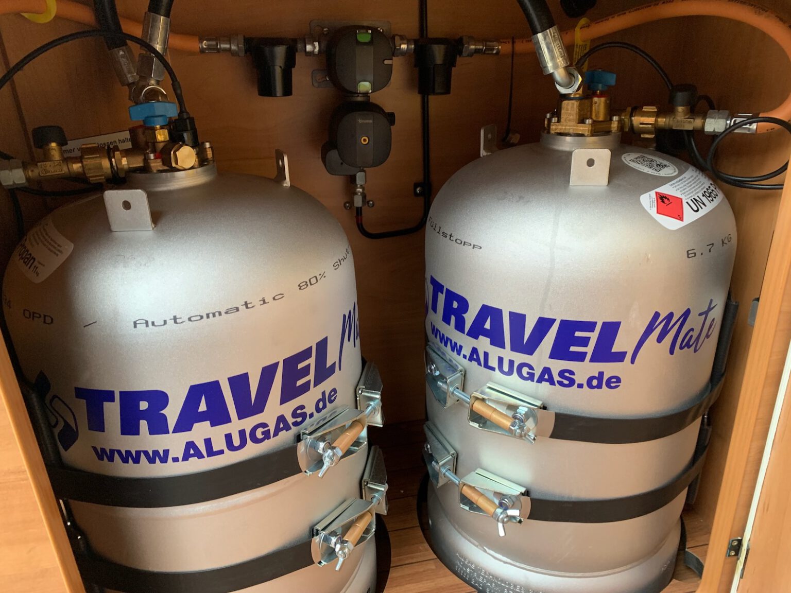 Alugas Travel Mate Aluminium Gasflaschen im Wohnmobil Gasflaschenkasten